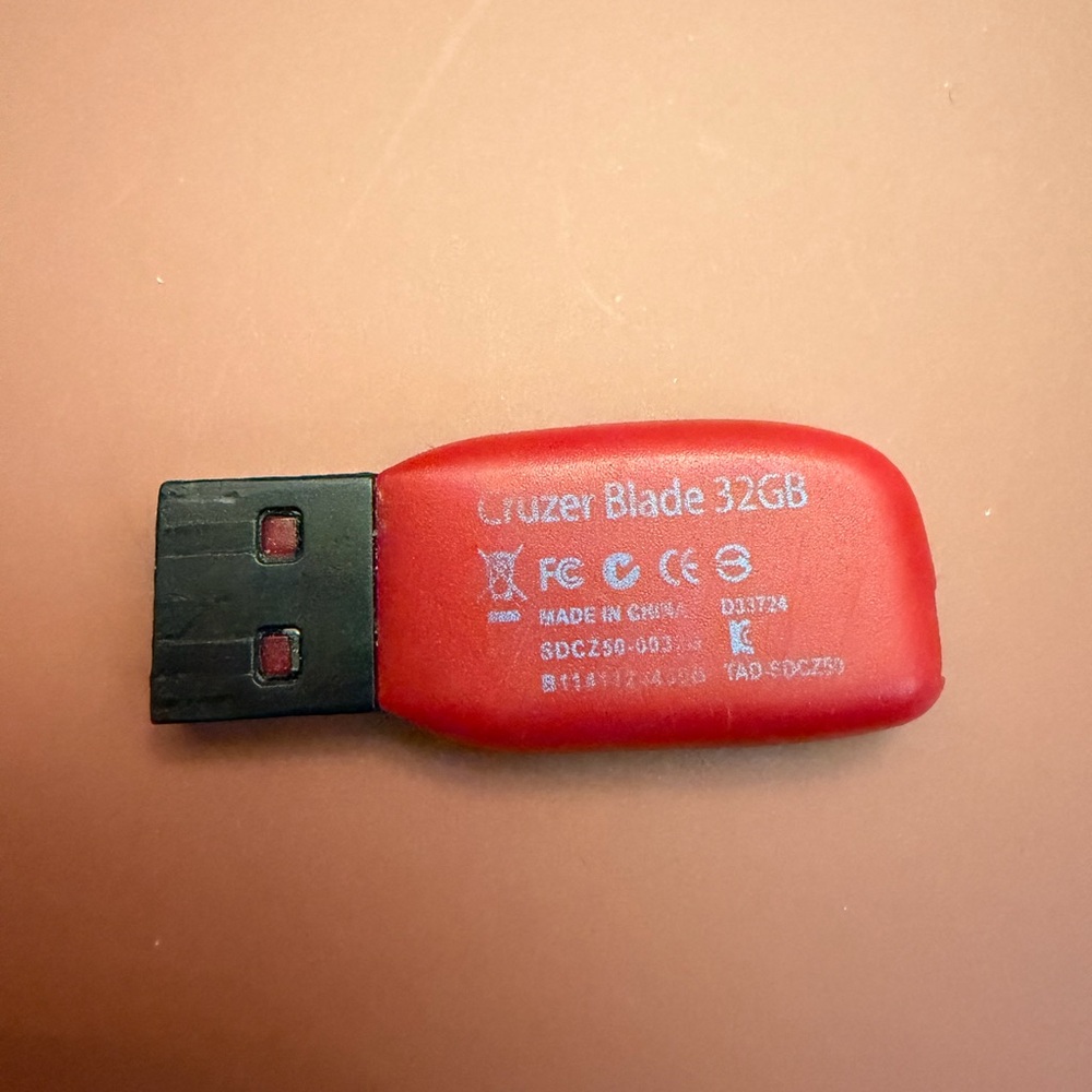 Andis Red USB Flash Drive Cruzer Blade 32GB
